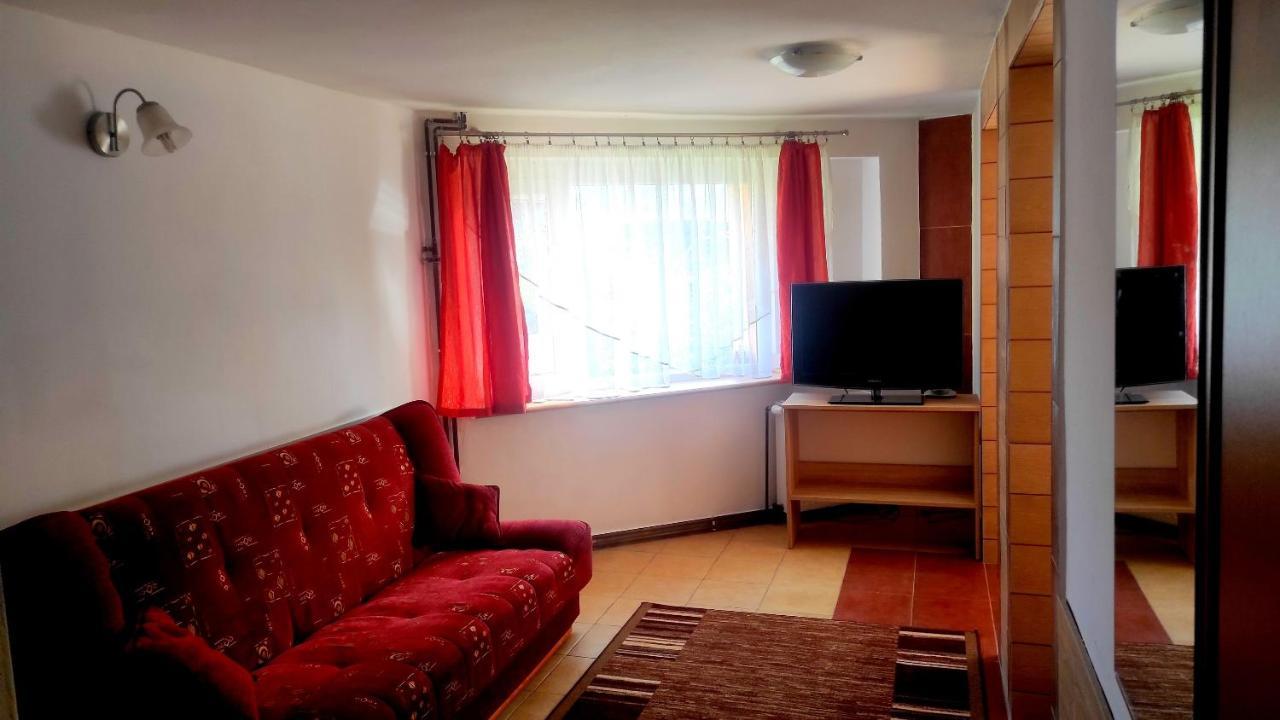 Willa Mona Bed & Breakfast ชกลาร์สกา ปอเรมบา ภายนอก รูปภาพ