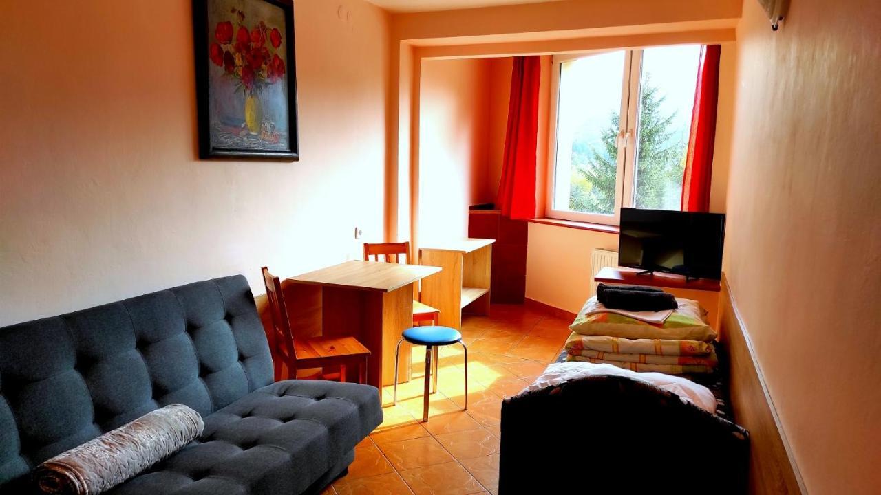 Willa Mona Bed & Breakfast ชกลาร์สกา ปอเรมบา ภายนอก รูปภาพ