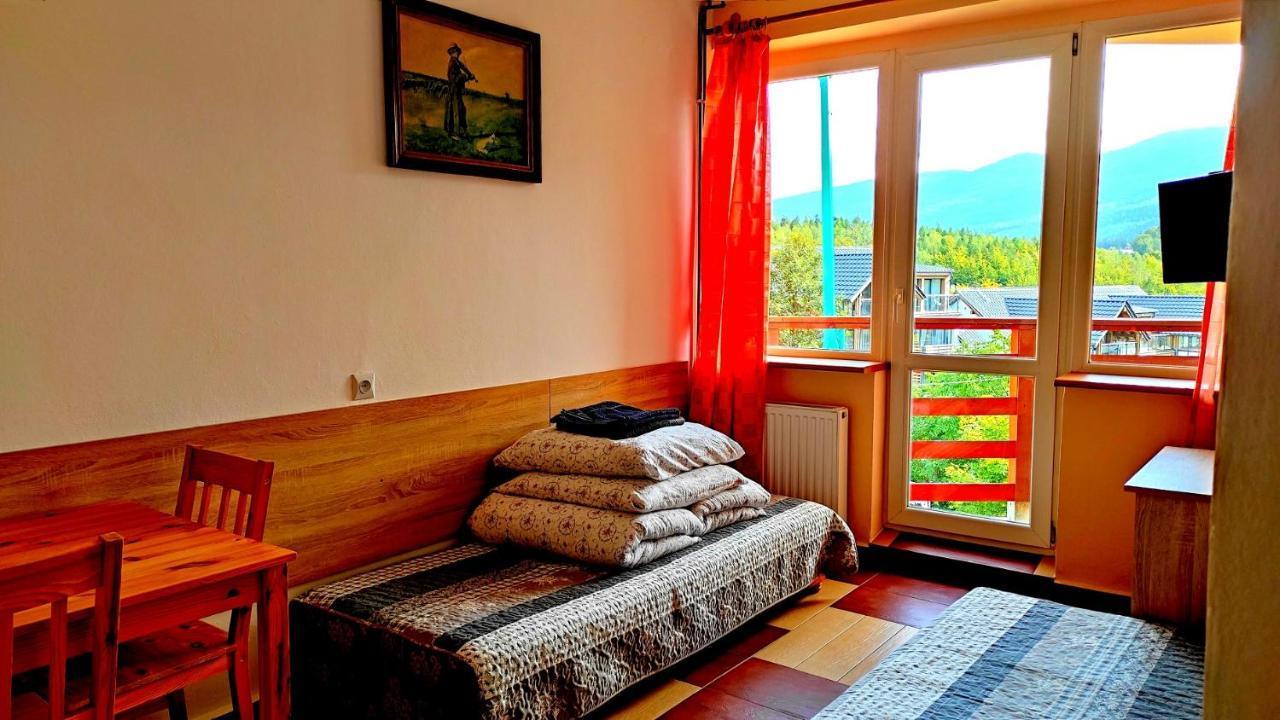 Willa Mona Bed & Breakfast ชกลาร์สกา ปอเรมบา ภายนอก รูปภาพ
