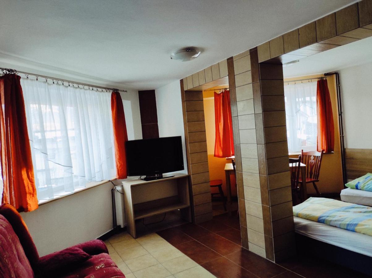 Willa Mona Bed & Breakfast ชกลาร์สกา ปอเรมบา ภายนอก รูปภาพ