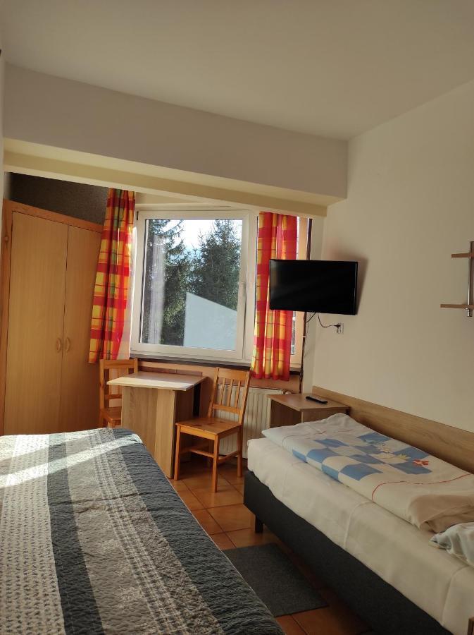 Willa Mona Bed & Breakfast ชกลาร์สกา ปอเรมบา ห้อง รูปภาพ