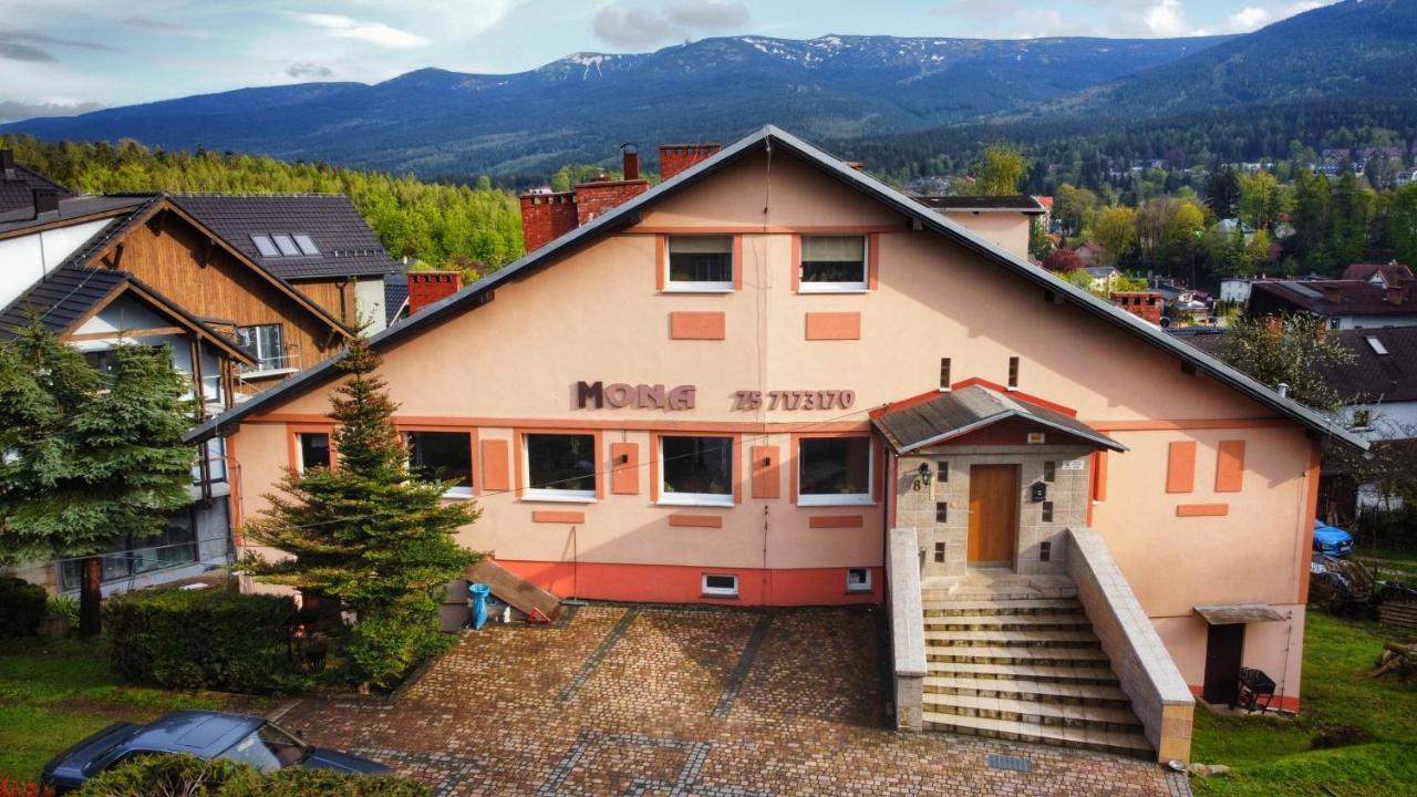Willa Mona Bed & Breakfast ชกลาร์สกา ปอเรมบา ภายนอก รูปภาพ