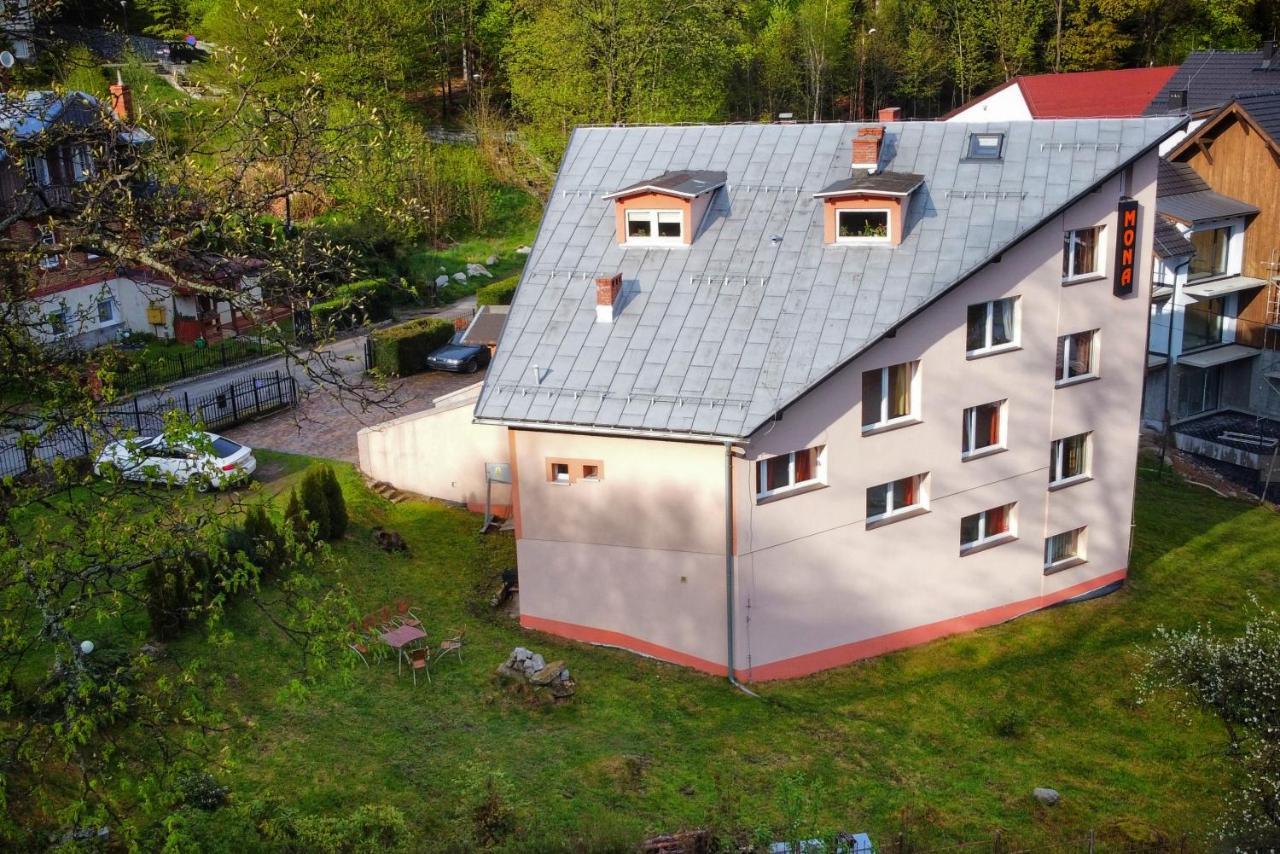 Willa Mona Bed & Breakfast ชกลาร์สกา ปอเรมบา ภายนอก รูปภาพ