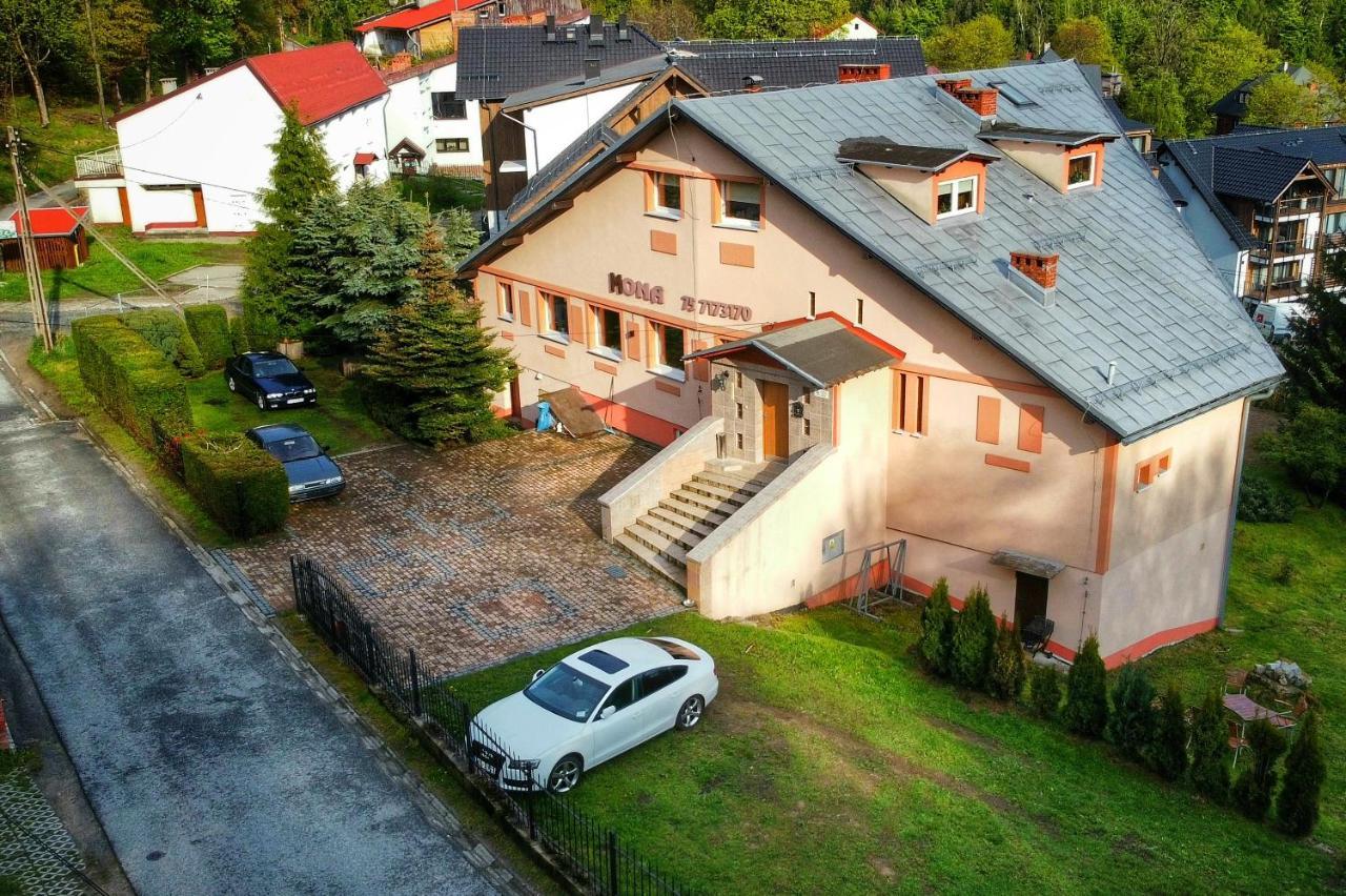 Willa Mona Bed & Breakfast ชกลาร์สกา ปอเรมบา ภายนอก รูปภาพ