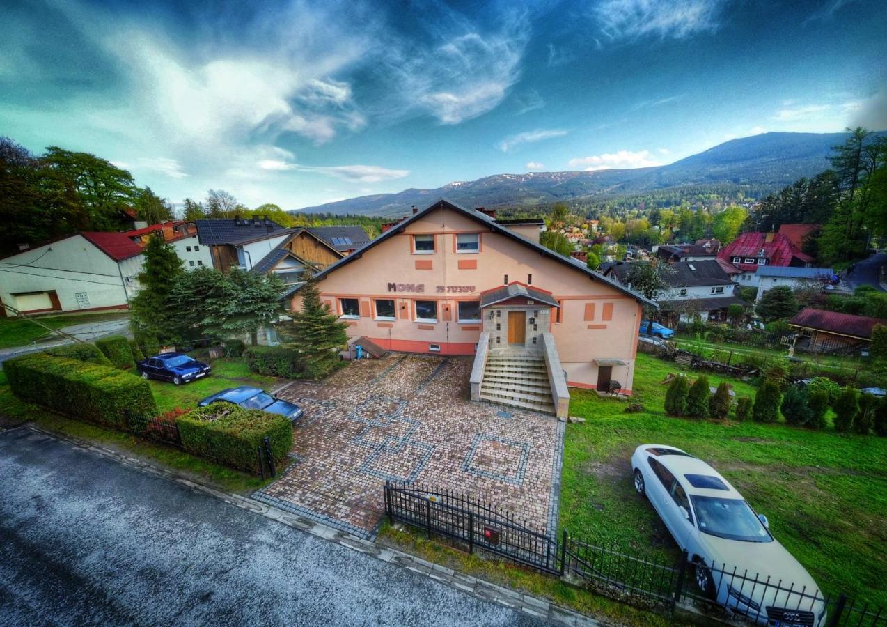 Willa Mona Bed & Breakfast ชกลาร์สกา ปอเรมบา ภายนอก รูปภาพ