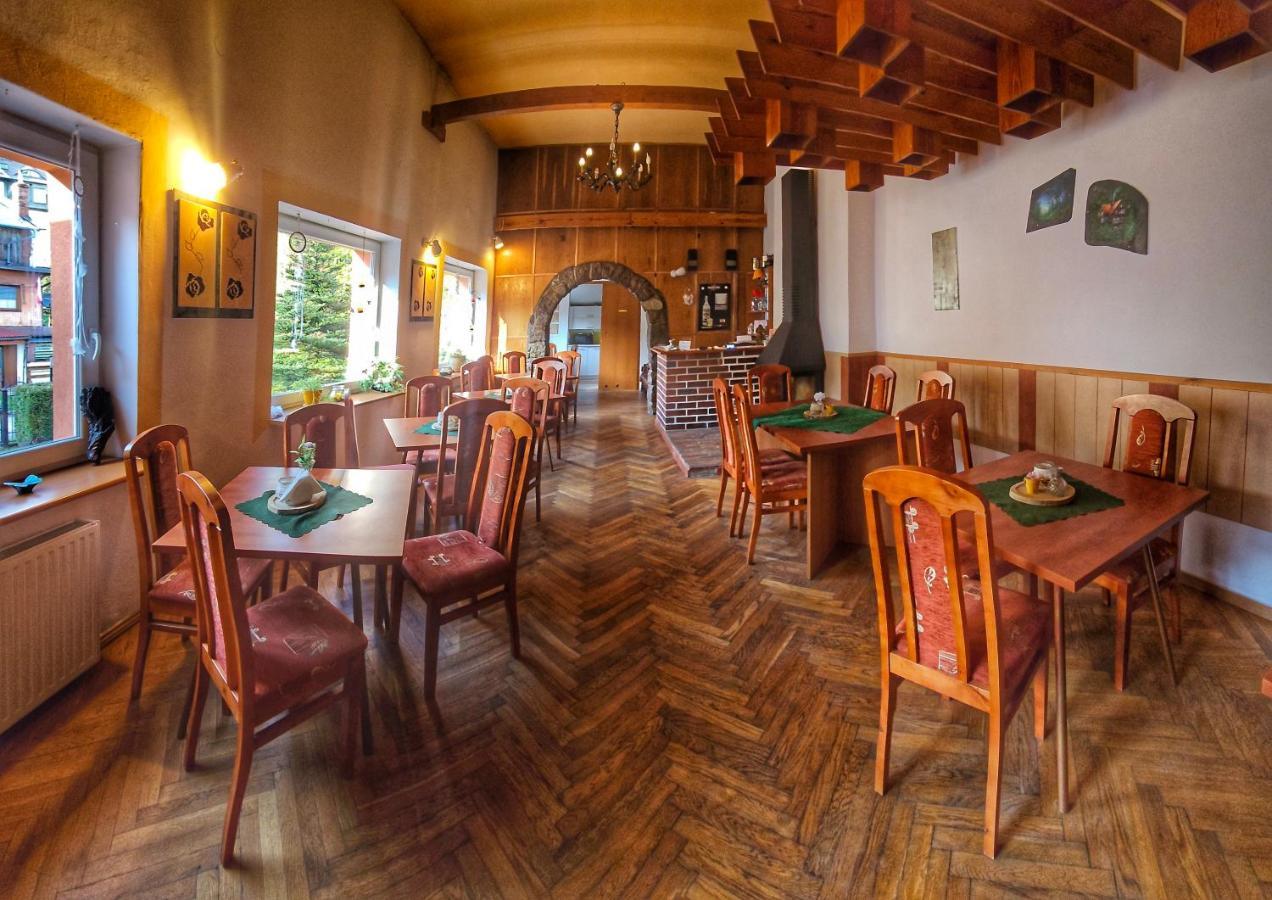 Willa Mona Bed & Breakfast ชกลาร์สกา ปอเรมบา ภายนอก รูปภาพ