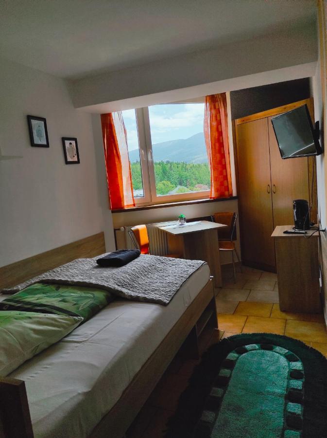 Willa Mona Bed & Breakfast ชกลาร์สกา ปอเรมบา ภายนอก รูปภาพ