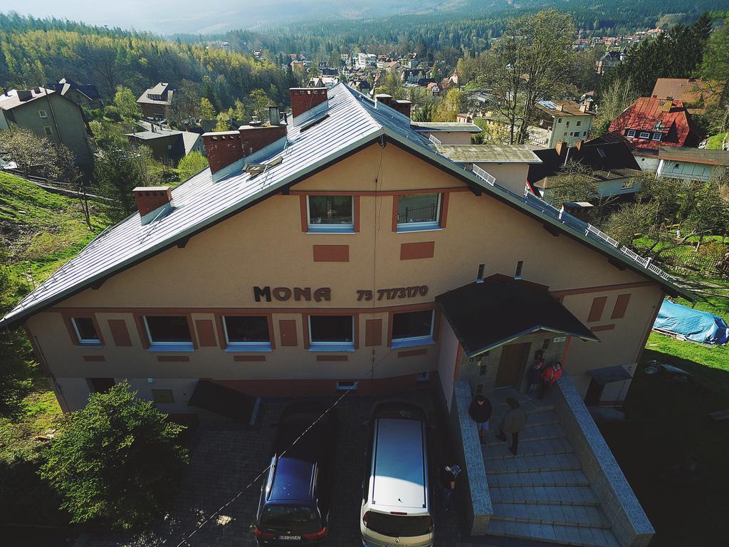 Willa Mona Bed & Breakfast ชกลาร์สกา ปอเรมบา ภายนอก รูปภาพ