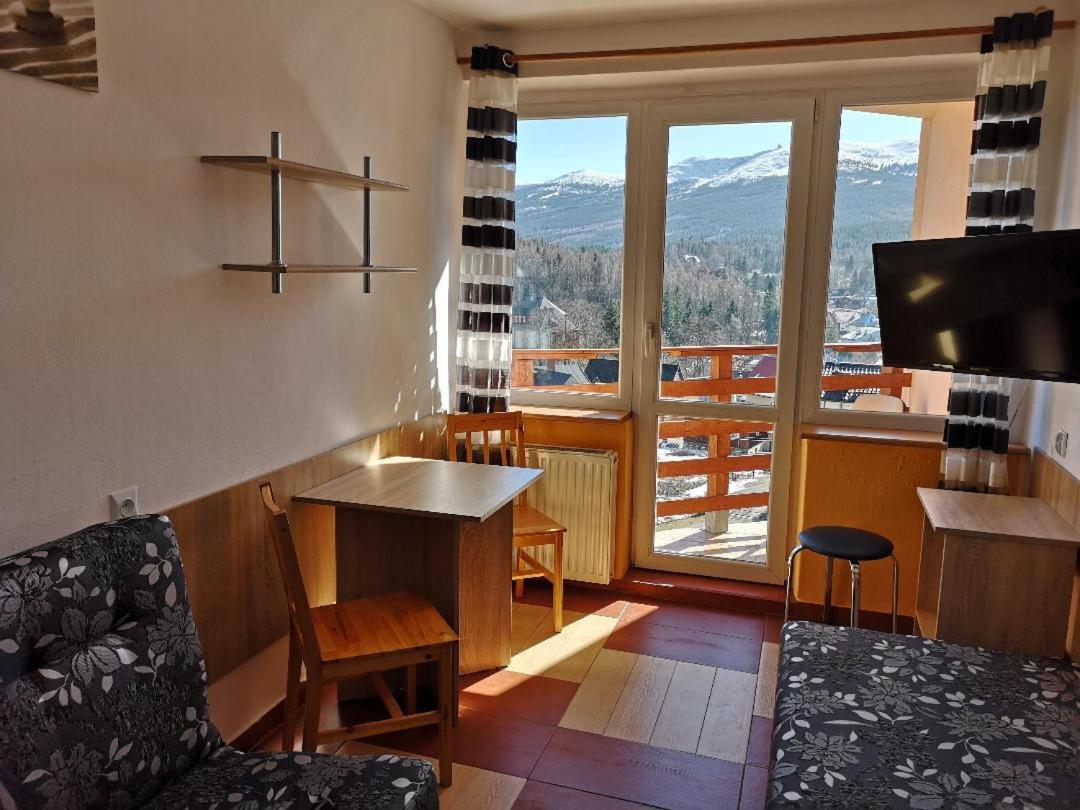 Willa Mona Bed & Breakfast ชกลาร์สกา ปอเรมบา ภายนอก รูปภาพ